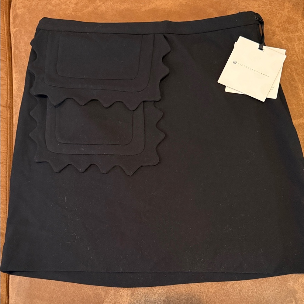 Victoria Beckham for Target Black Scalloped Pocket Skirt. Waist 16”. Length 17”